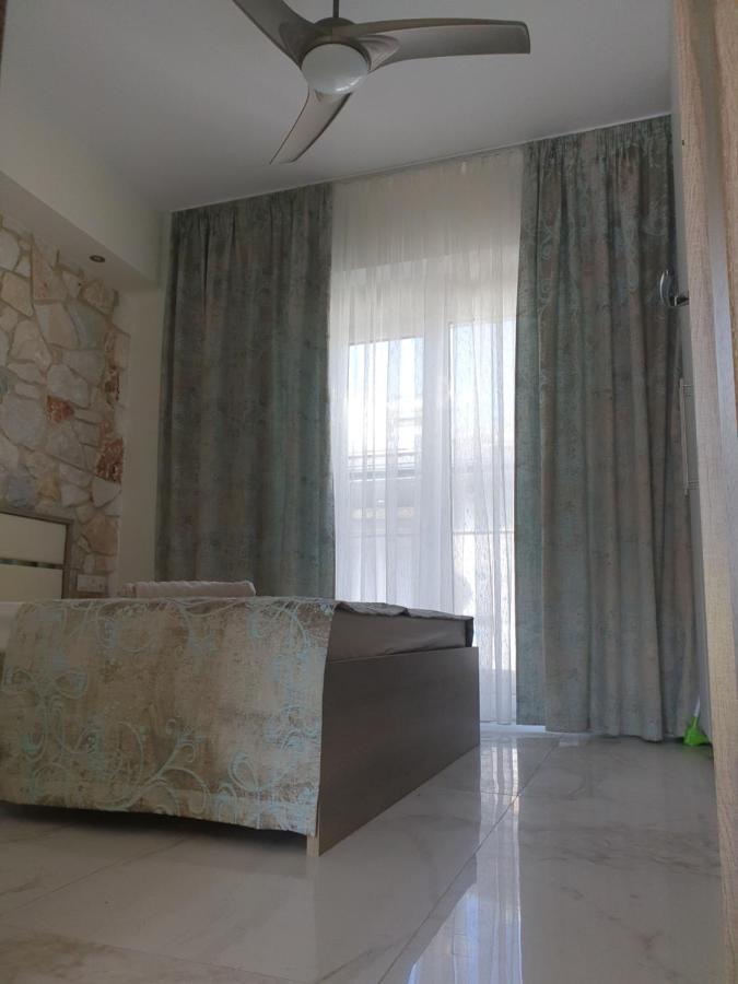 公寓 Apartments *